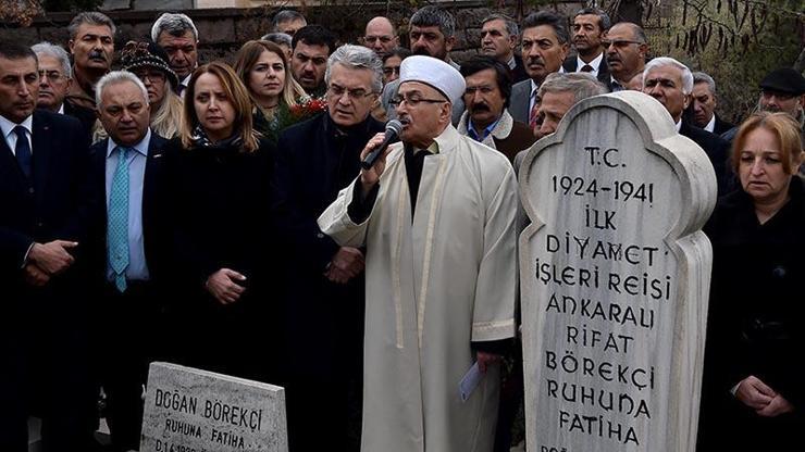 CHPliler ilk Diyanet İşleri Başkanının mezarını ziyaret etti