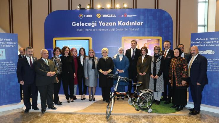 Emine Erdoğan, Geleceği Yazan Kadınlar toplantısında konuştu