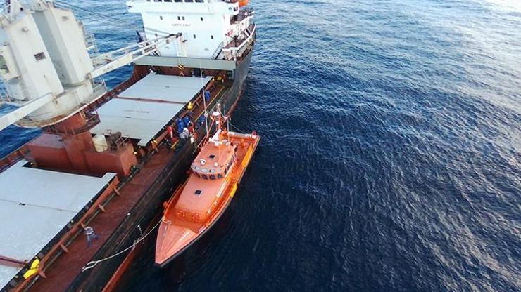 Mahsur kalan mültecilerin imdadına Türk gemisi yetişti