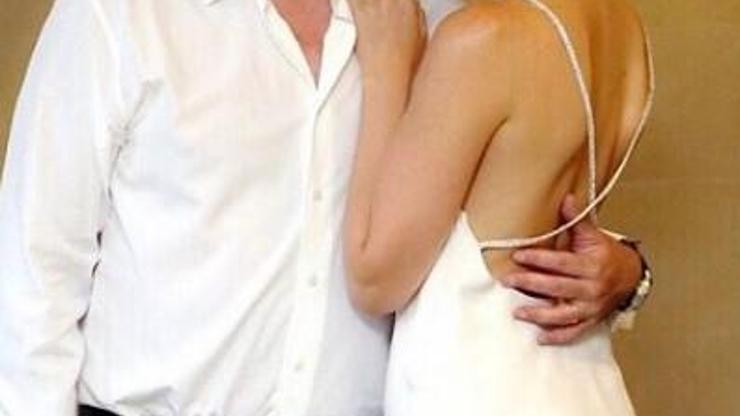 Ünlü yönetmen 20 yaş küçük nişanlısıyla evlendi