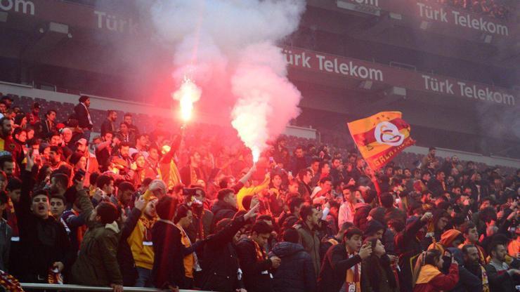 Galatasaray derbi maçın hazırlıklarını taraftarı önünde tamamladı