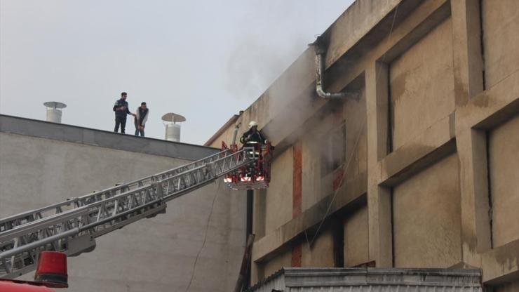 Mobilya fabrikasında yangın: 1 işçi hayatını kaybetti
