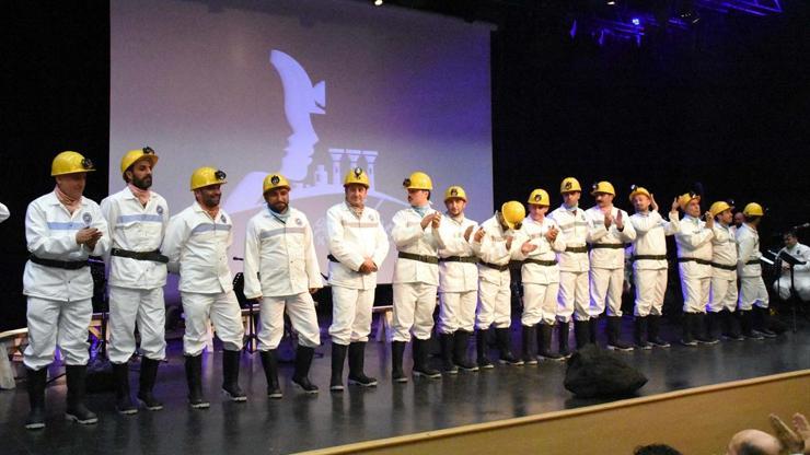 Maden işçileri korosu ilk konserini verdi