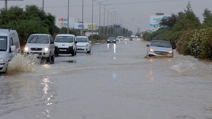 KKTC yağmura teslim oldu: 3 kişi hayatını kaybetti
