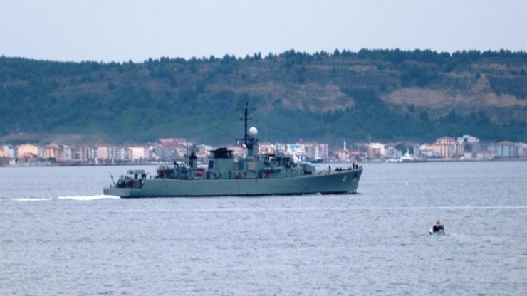 Bulgaristan fırkateyni Çanakkale Boğazından geçti