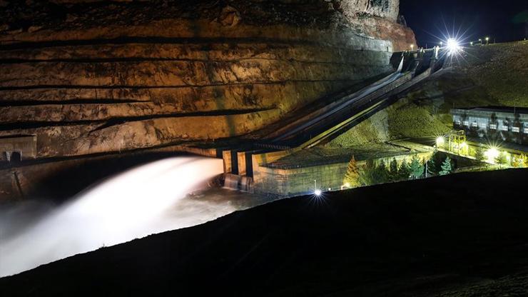 Dicle Barajının kapaklarından biri yağış nedeniyle koptu