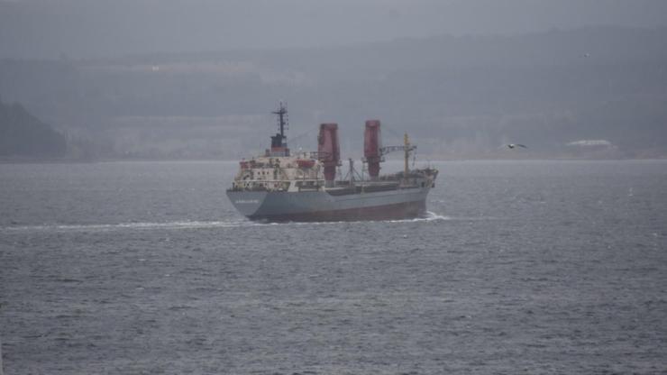 Rus askeri kargo gemisi Boğaz’dan geçti