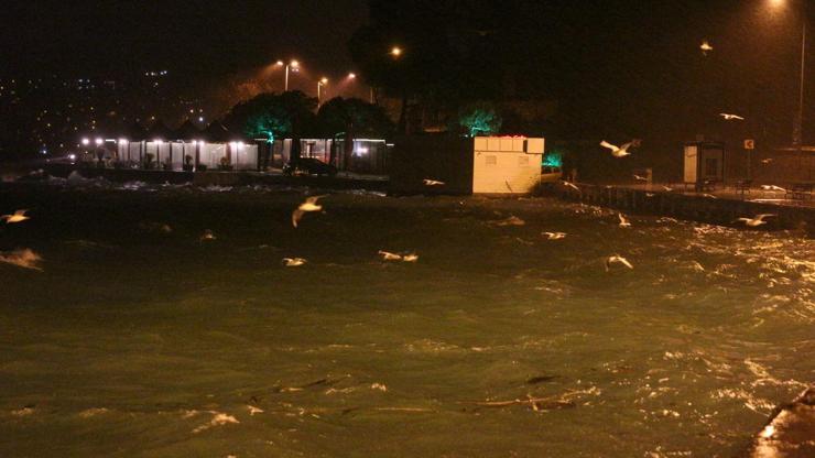 İstanbulda etkili yağış ve fırtına