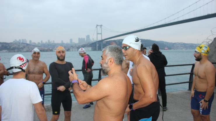 Yer: İstanbul... Dondurucu soğukta denize girdiler