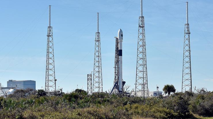 SpaceX ilk askeri uyduyu gönderdi