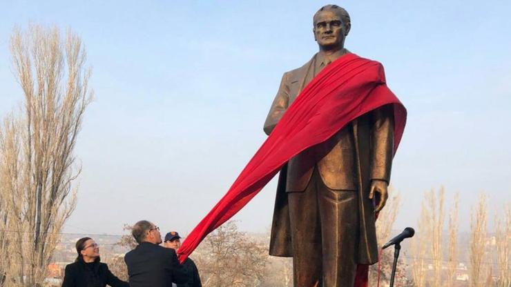 Makedonyada Atatürk heykeli açıldı