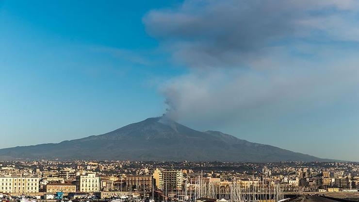 Etna Yanardağı yeniden faaliyete geçti