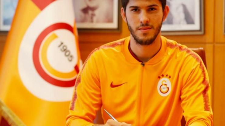 Galatasaray 4 futbolcuyla sözleşme imzaladı