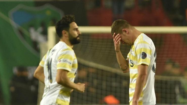 Fenerbahçenin ilk yarı raporu: Küme düşme hattında kaldı