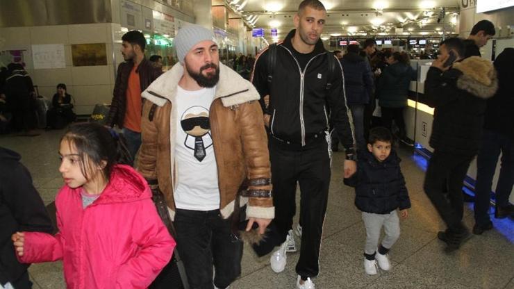 Islam Slimani Suriyeli çocuğa 100 lira harçlık verdi