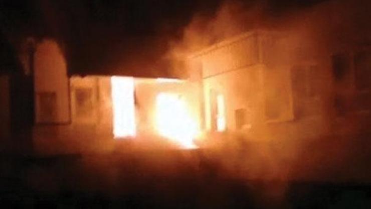 Belediye başkanının evi alev alev yandı