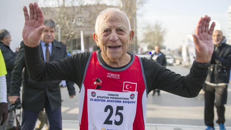 Türkiyenin lisanslı en yaşlı atleti koşarken hayatını kaybetti