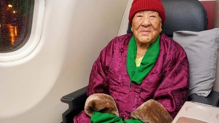 102nci yaşını uçakta kutladı, tarihe geçti