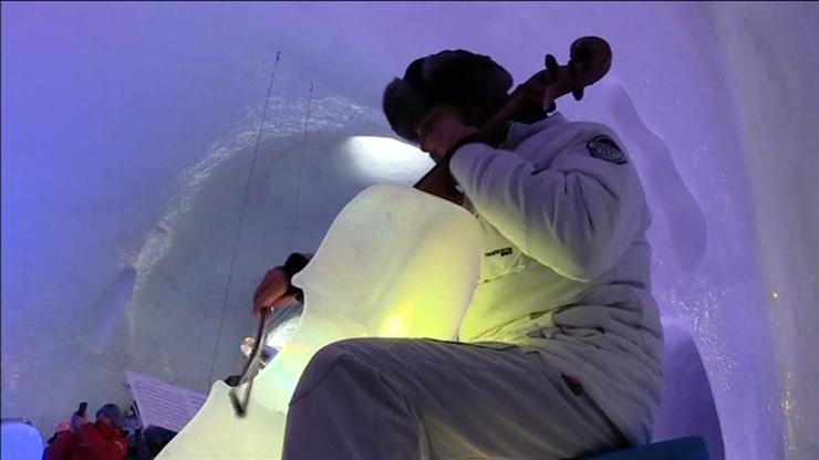Buzdan enstrümanlarla sıra dışı konser