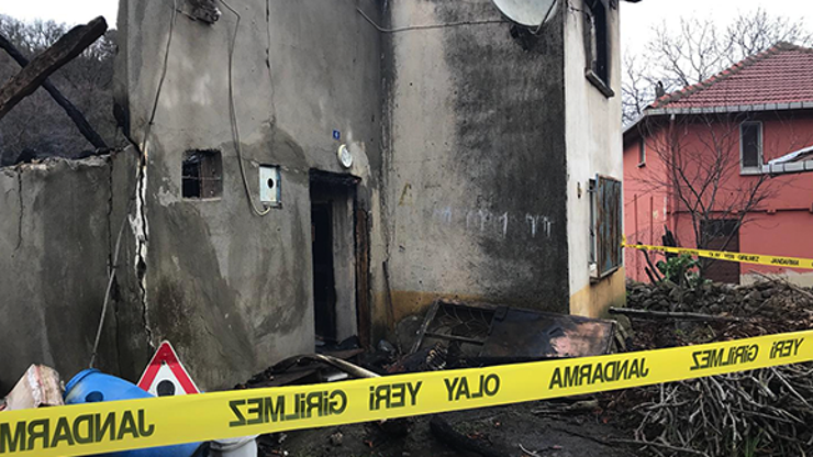 91 yaşındaki kadın, yanan evin enkazında aranıyor