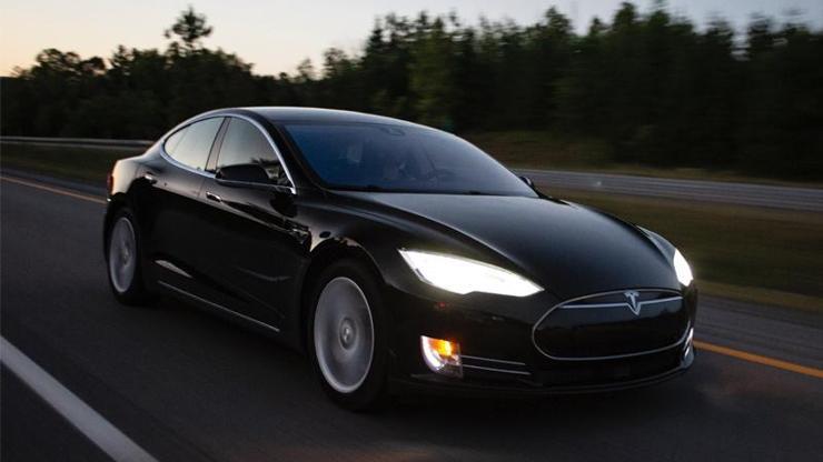 Bu otomobili hackleyene Tesla Model 3 hediye