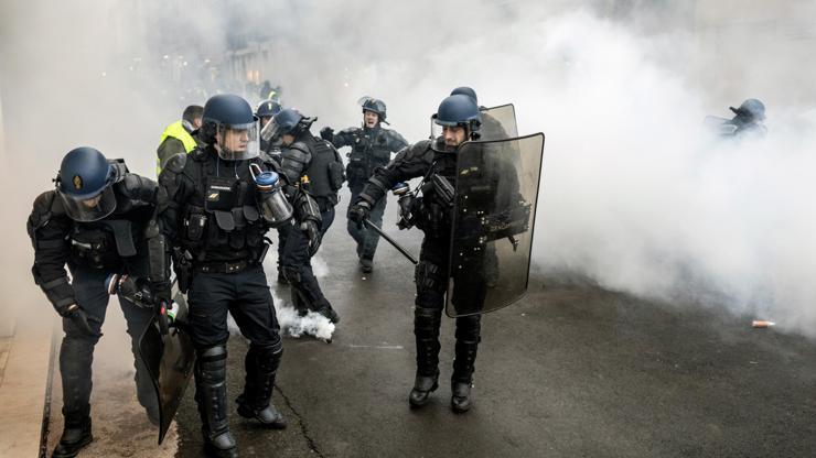 Fransada polisin biber gazı kullanmasının yasaklanması istendi