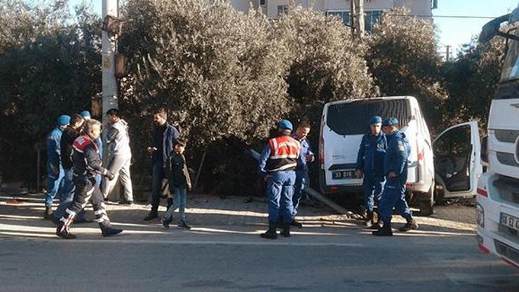 Mersinde askeri araç kaza yaptı: 4ü asker 5 yaralı