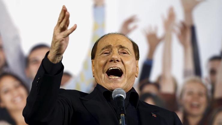Berlusconi yine olay oldu