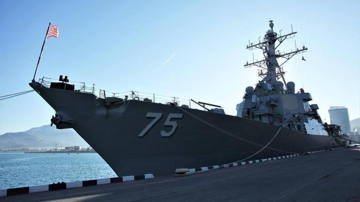 ABD savaş gemisi Donlad Coock Batumda