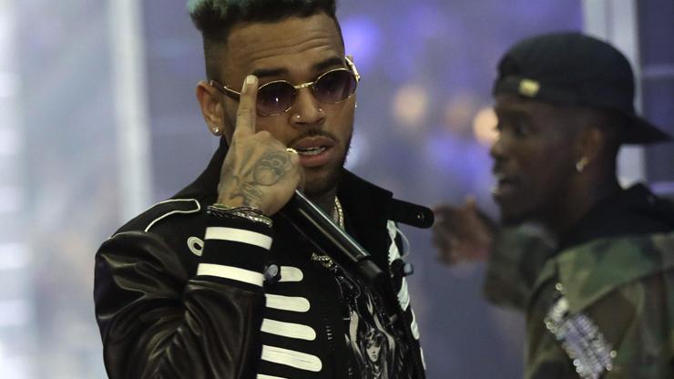Son dakika... Ünlü rapçi Chris Brown tecavüz suçlamasıyla gözaltına alındı