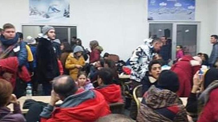 Kayak merkezinde yaklaşık 100 kişi mahsur kaldı