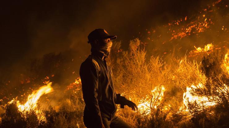 Kentte alarm verildi: Cape Towndaki yangın büyüyor