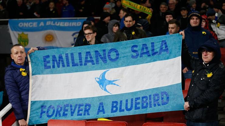 Arsenal-Cardiff maçında Emiliano Sala için gözyaşı döküldü