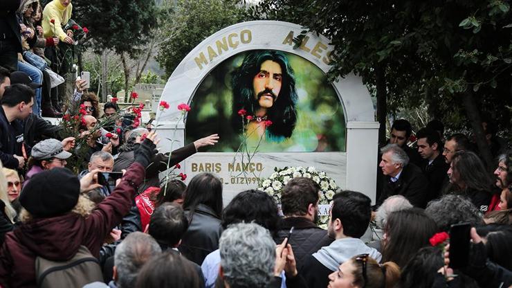 Barış Manço ölümünün 20. yılında mezarı başında anıldı