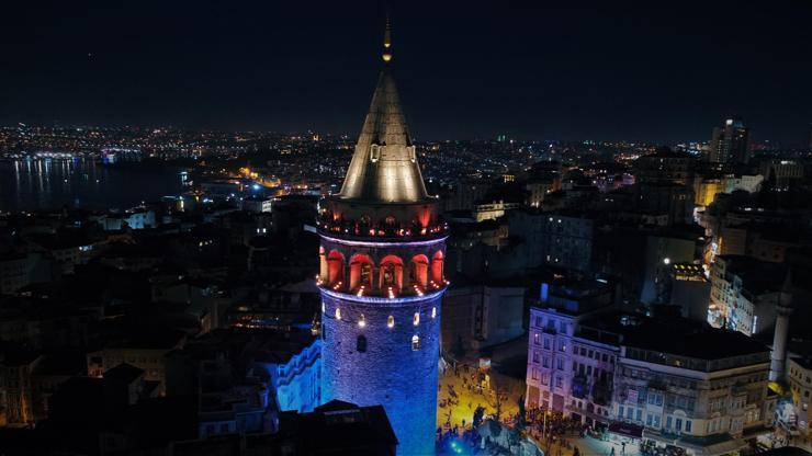 İstanbul mavi ve turuncuya büründü