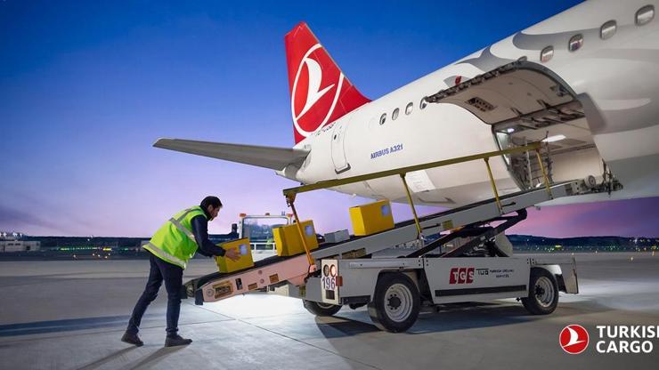 Turkish Cargonun ilk kargosu Türk bayrağı oldu