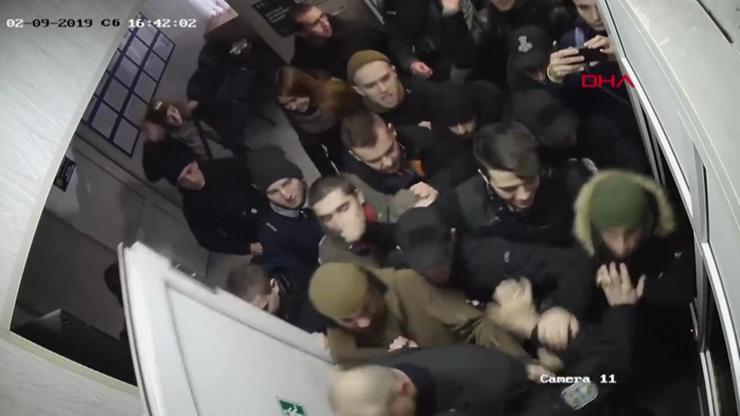 Ukraynada radikal milliyetçiler polis karakoluna saldırdı