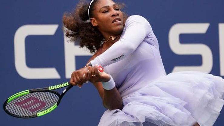 Serena Williams çocukla çocuk oldu