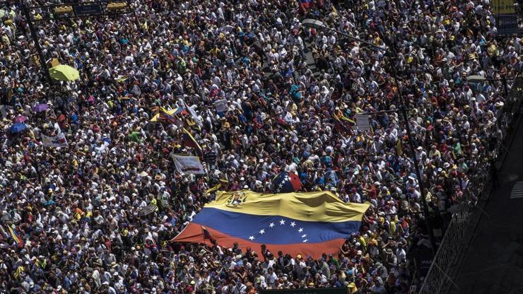 Venezuelada taraflar yeniden sokakta
