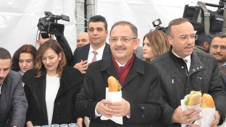 Özhaseki, Kılıçdaroğlundan kazandığı tazminatla Ankara döneri dağıttı