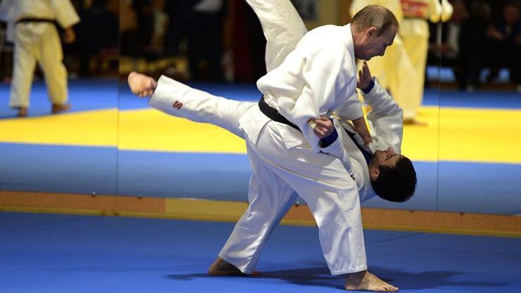 Putin, Soçi Zirvesi sonrası judo yaptı