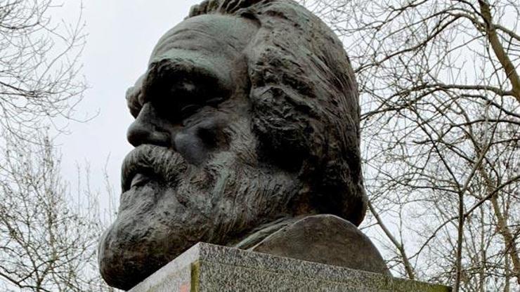 Karl Marxın mezarına ikinci saldırı