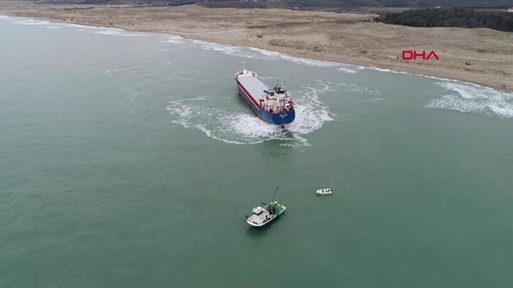 Gemi kurtarma çalışmaları havadan görüntülendi