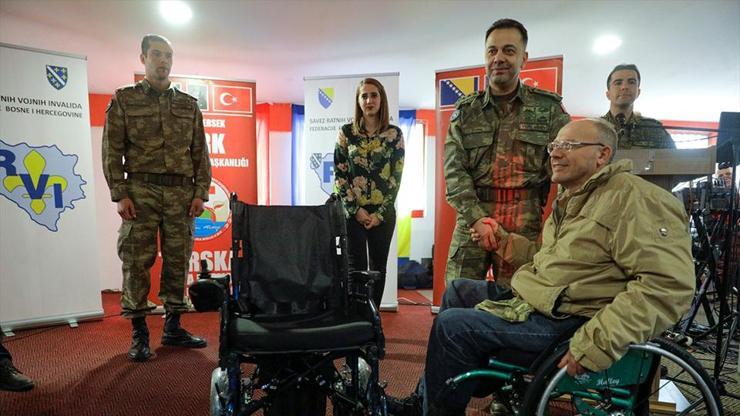 TSK, Bosnalı gazilere tekerlekli sandalye dağıttı