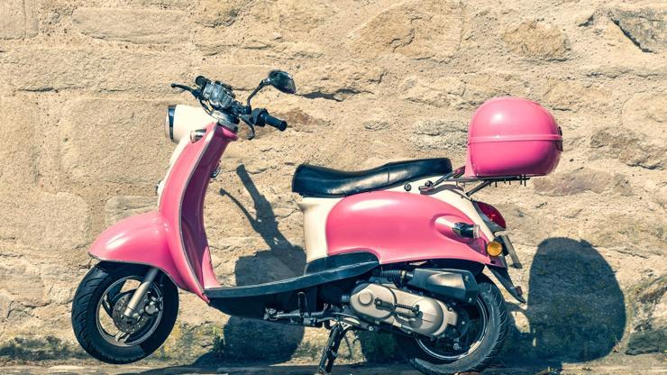 İtalyanın efsane scooterı Vespanın 70.yılı
