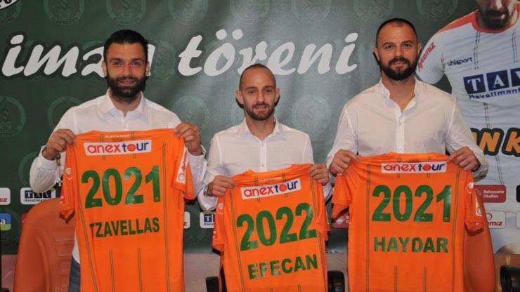 Alanyaspor üç yıldızının sözleşmesini uzattı