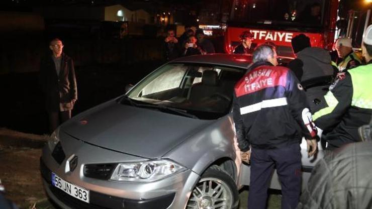 Eski tren yoluna giren sürücünün otomobili köprüde asılı kaldı