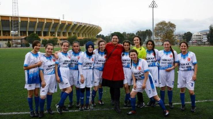 Futbolcu kızlara toplumsal cinsiyet eşitliği eğitimi