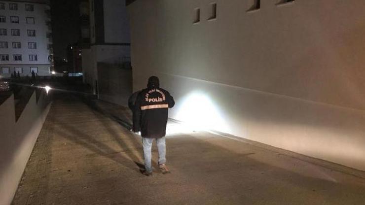 Üniversiteli Ayçin, 7'nci katından düşerek öldü Üniversiteli Ayçin, 7'nci katından düşerek öldü