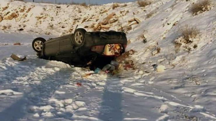 Kütahya'da otomobil şarampole devrildi, karı-koca yaralandı